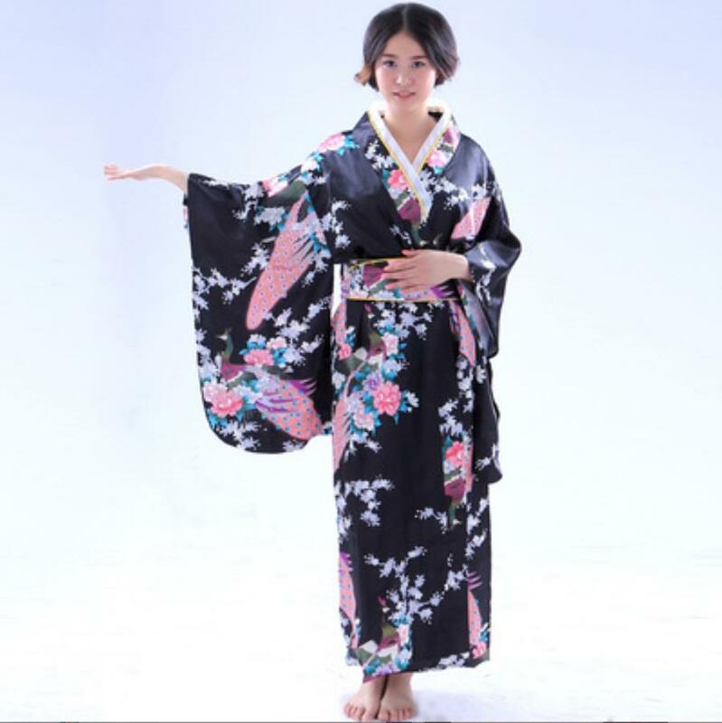 ชุดคลุมอาบน้ำกิโมโนญี่ปุ่นสำหรับสตรีสไตล์วินเทจสีดำชุดคอสเพลย์ผ้าไหมเทียมสำหรับการแสดงชุดเดรสเต้นรำ