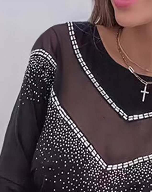 Blus wanita 2023, pakaian wanita pullover kasual longgar tambalan jala berlian imitasi pola huruf Hollow Out musim semi musim gugur