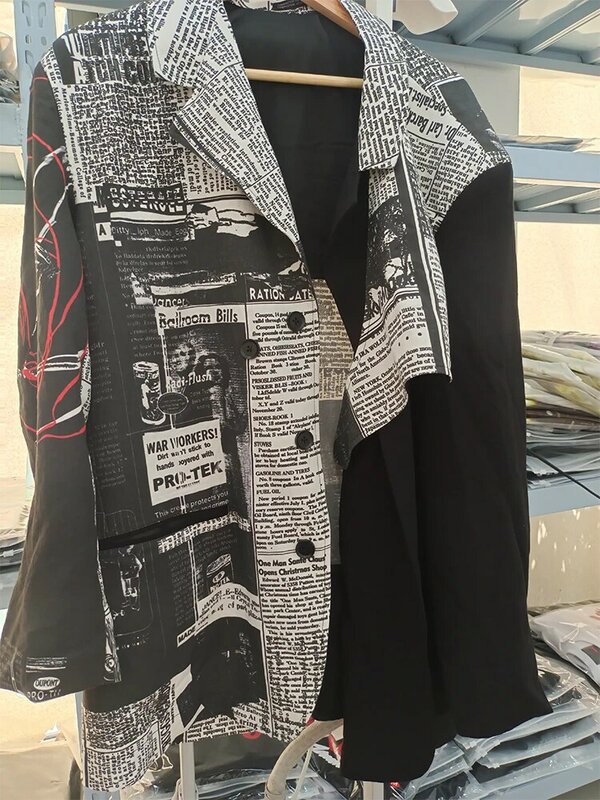 เสื้อแจ็คเก็ตลำลองพิมพ์ลายหนังสือพิมพ์ผ้าลินิน Yohji Yamamoto Homme ชุดสูทของผู้ชายเสื้อแจ็คเก็ตออกแบบอย่างหรูหราสำหรับผู้ชาย