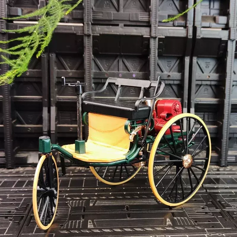 Modelo clássico de triciclo infantil, 1:12 1886, liga de motor Benzs, brinquedo de metal, carro antigo retrô, coleção de simulação