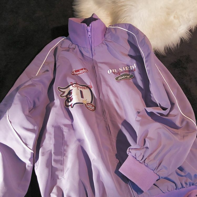 Jaket ungu pria wanita, mantel seragam bisbol bercetak ritsleting longgar Preppy penahan angin musim semi musim gugur 2023