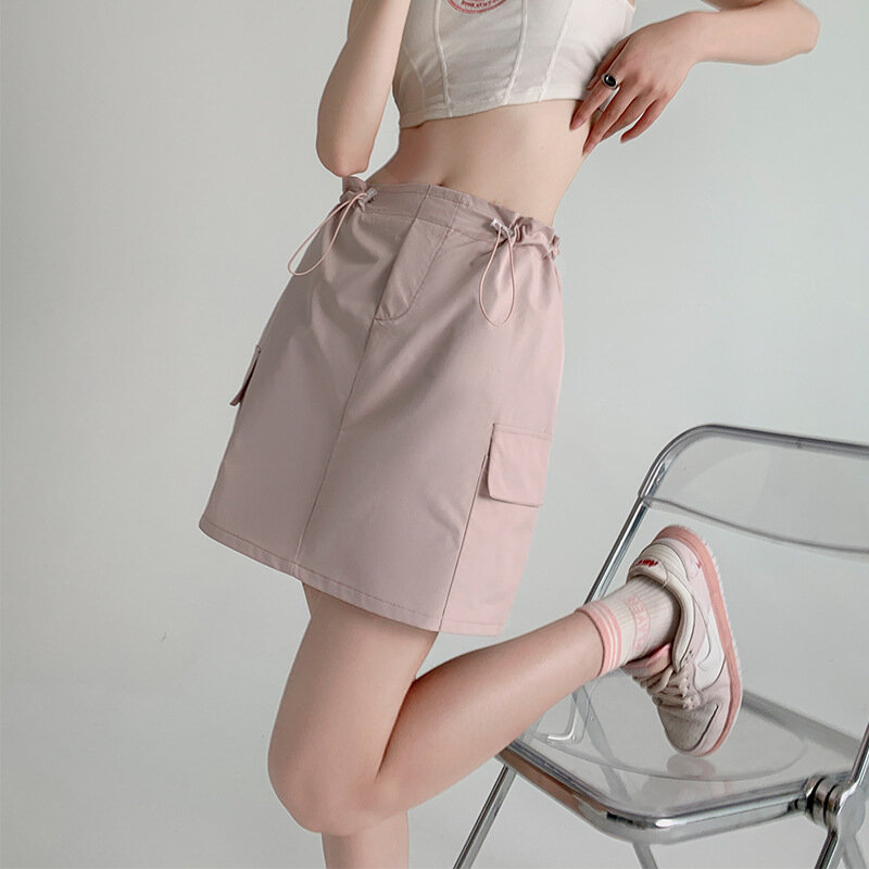 Odzież damska spódnica w stylu amerykańskim 2024 nowe letnie wyszczuplające wzornictwo w jednolitym kolorze z wysokim stanem swobodna spódnica o linii