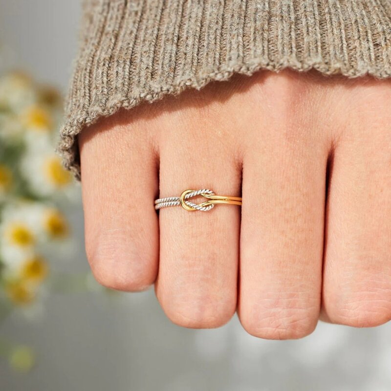 Женское кольцо с узлом из серебра 100% пробы с цирконием