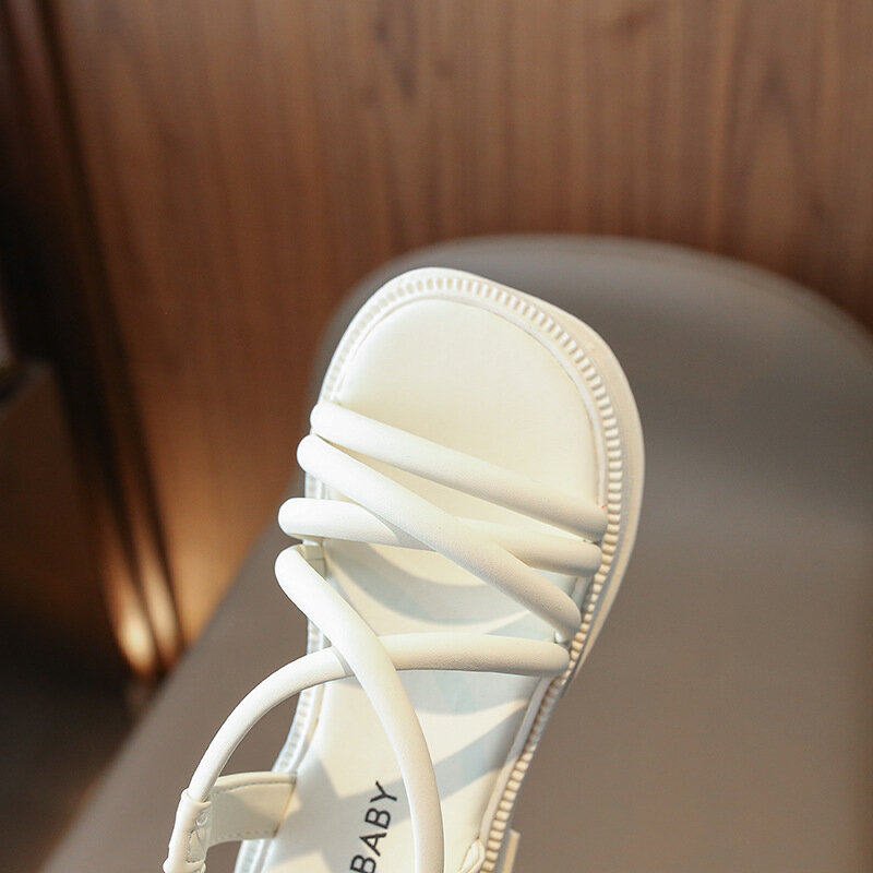 Sandali per ragazze a righe colorate Soild 2024 sandali con punta aperta luminosa più nuovi di moda scarpe da spiaggia estive con bottoni morbidi per ragazze