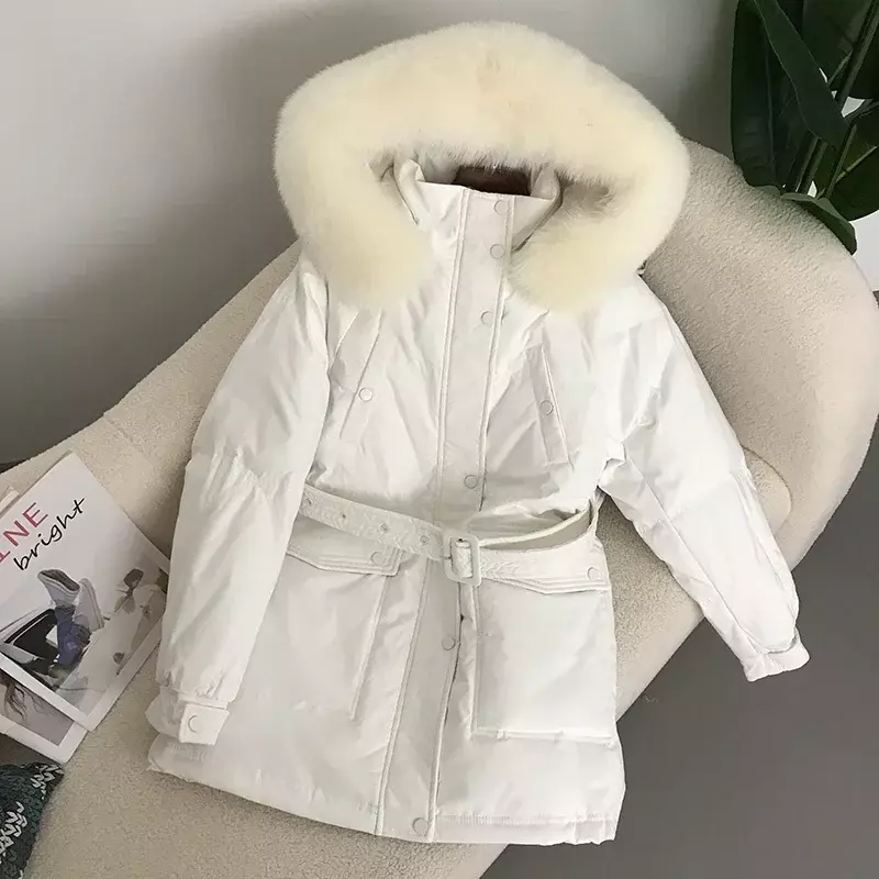 Женская зимняя куртка на утином пуху с капюшоном и поясом