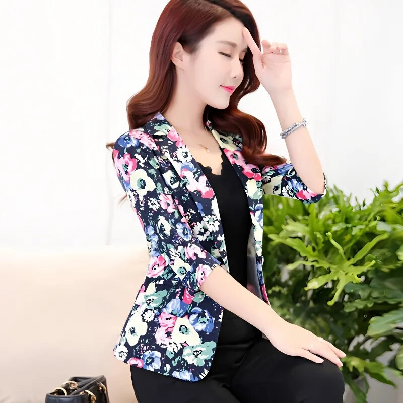 2023 Spring New Cropped Sleeve Small Suit Women's Short Coat Korean Version Of Slim Casual Printing Small Western Clothes Thin.