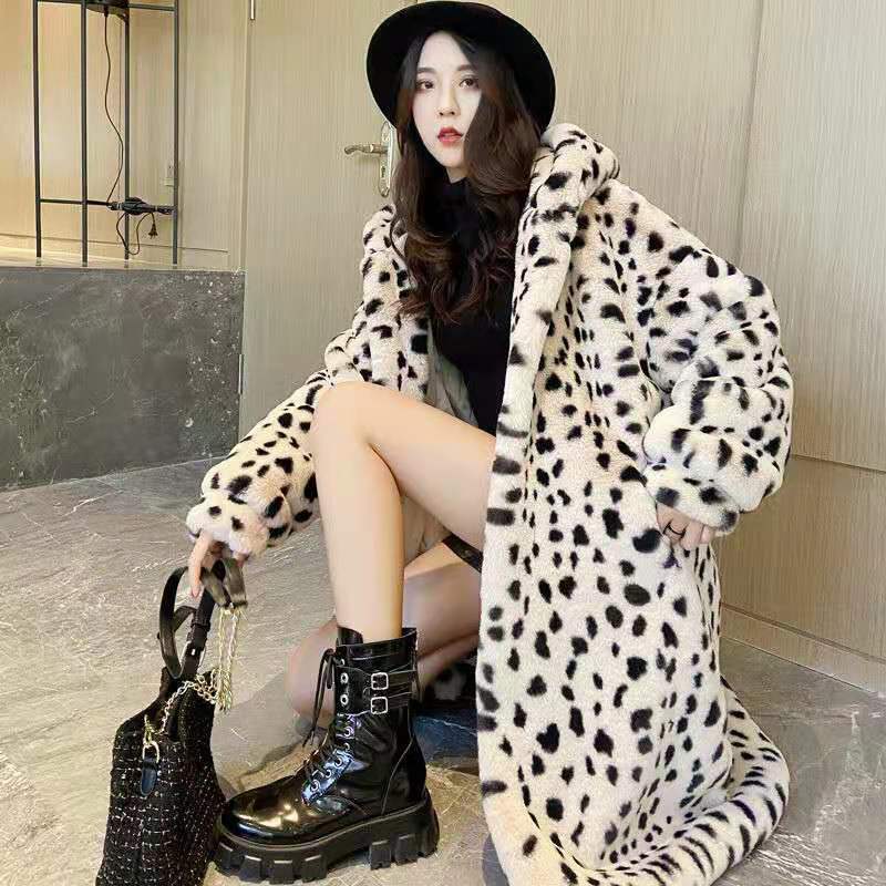 女性のための模造毛皮のコート,ヒョウ柄の毛皮の冬のコート,ファッショナブルな服