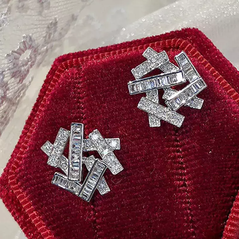 Modne kolczyki sztyfty dla kobiet w kształcie geometrycznym kolczyki pełne z kryształową sztuczną kreatywne kolczyki wszechstronną biżuterią