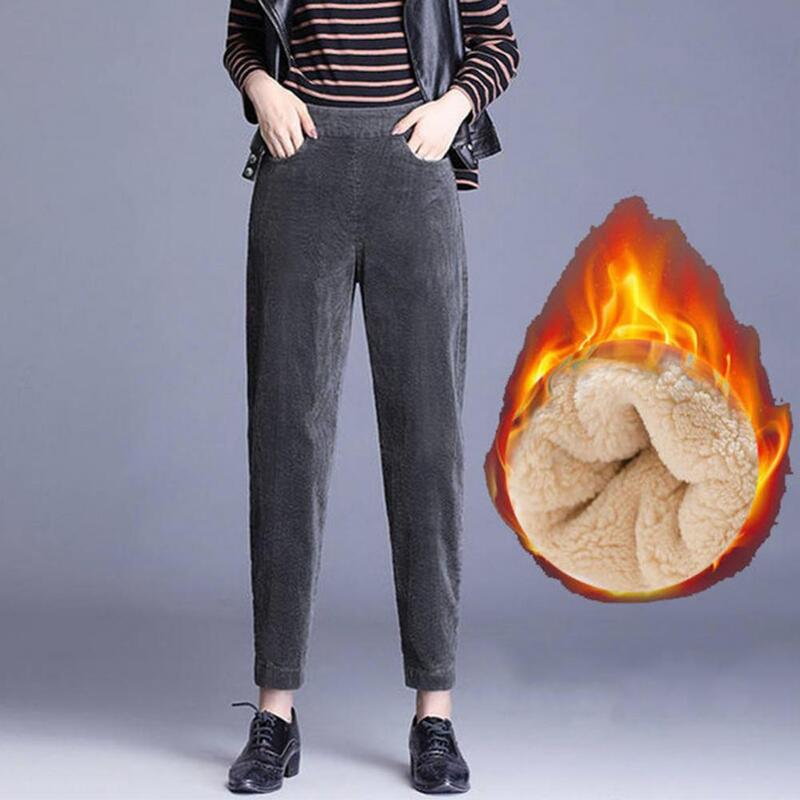 Pantaloni da donna caldi fodera in pile addensato pantaloni Harem in velluto a coste pantaloni invernali accoglienti per le donne con tasche elastiche in vita da donna