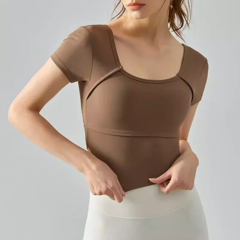 Весенне-летняя тонкая женская футболка с коротким рукавом для йоги с накладками на груди, дышащая красивая футболка на спине, облегающая одежда для йоги телесного цвета, Топ