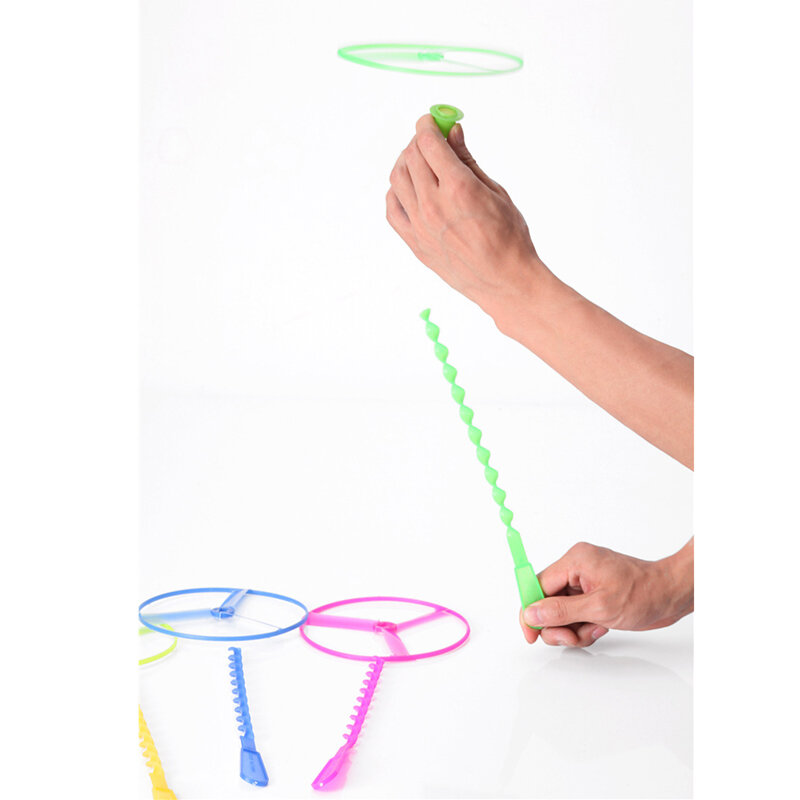 5Pcs fata disco volante Twisty dischi volanti colori assortiti elicotteri Outdoor Bamboo Dragonfly manico in plastica giocattolo