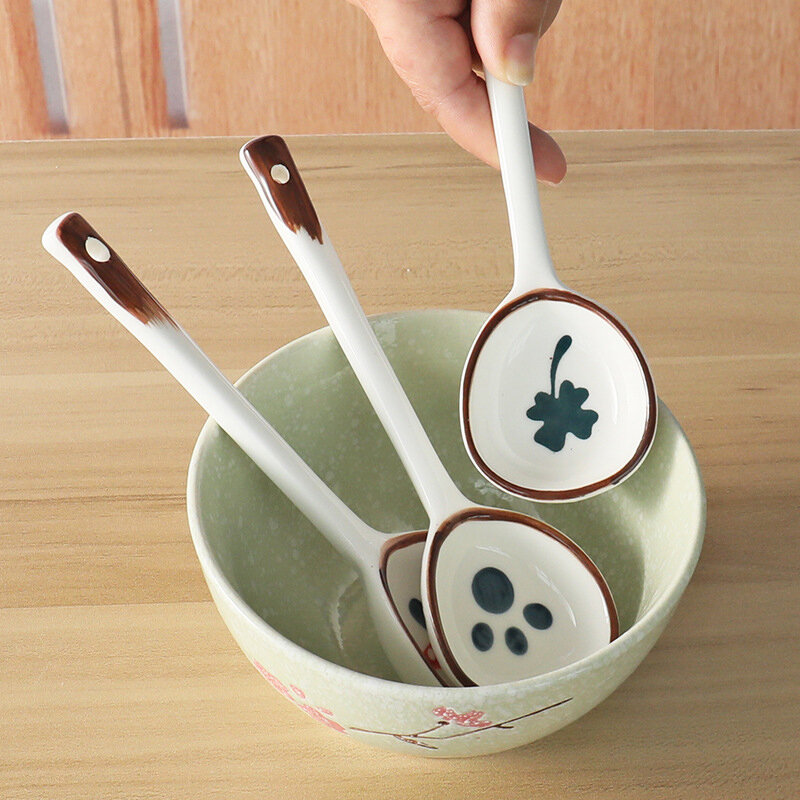 Kawaii truskawkowa ceramiczna łyżka do zupy słodkie lody ręcznie malowane deser kawowy łyżka z długą rączką akcesoria kuchenne