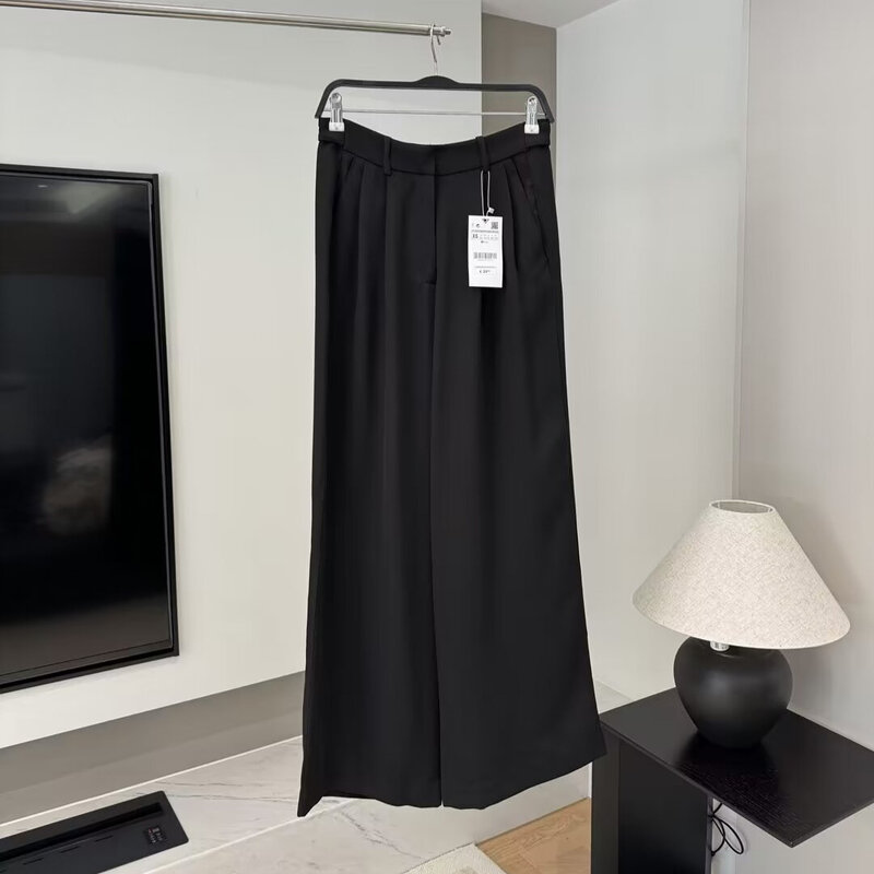 Pantalones plisados de estilo neutro negro con adornos de botones informales, nueva moda