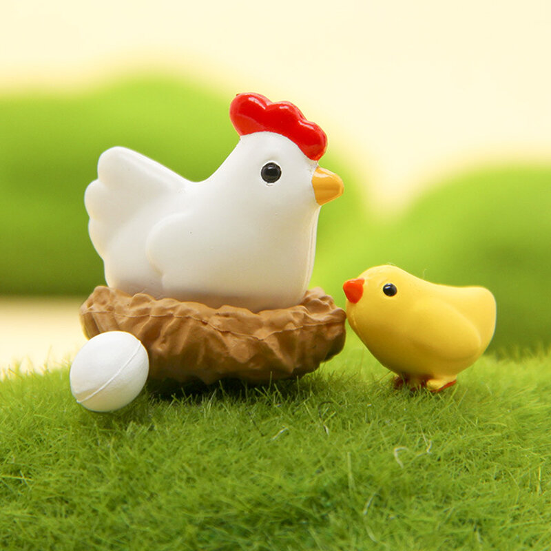 Pulcini, un nido di pollo, una gallina, un pulcino, una mano di uova, un Micro paesaggio fai da te, una bambola da giardinaggio e paesaggistica