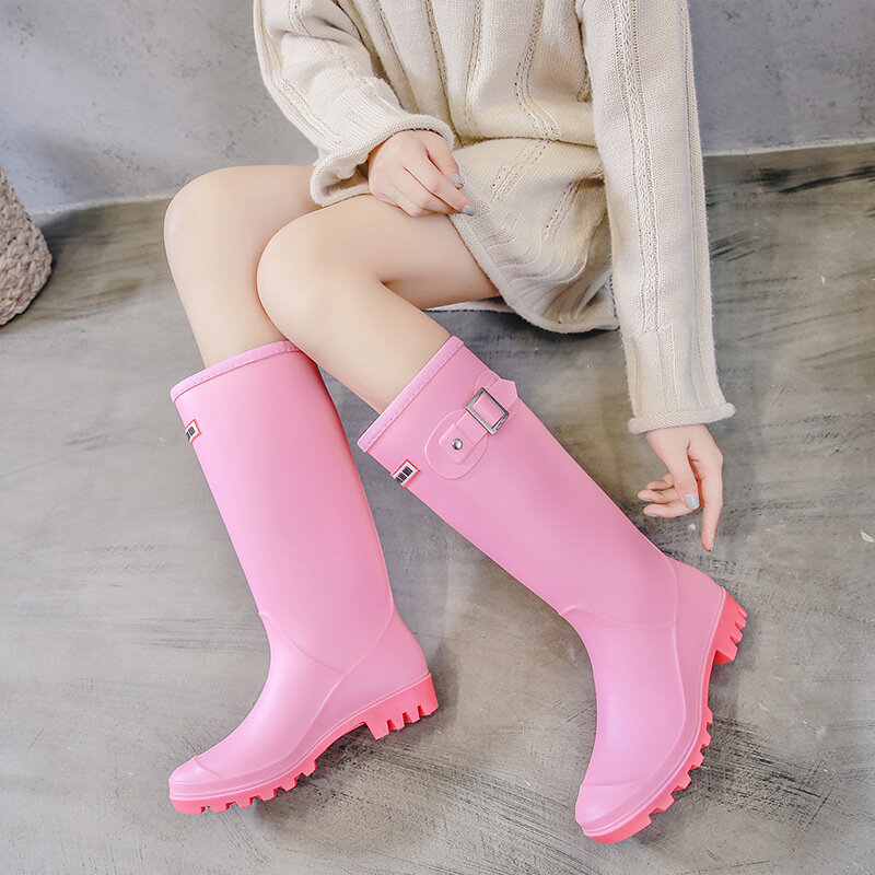 Botas de chuva de PVC impermeáveis para mulheres, sapatos baixos, antiderrapante, zíper alto, confortável, água, moda