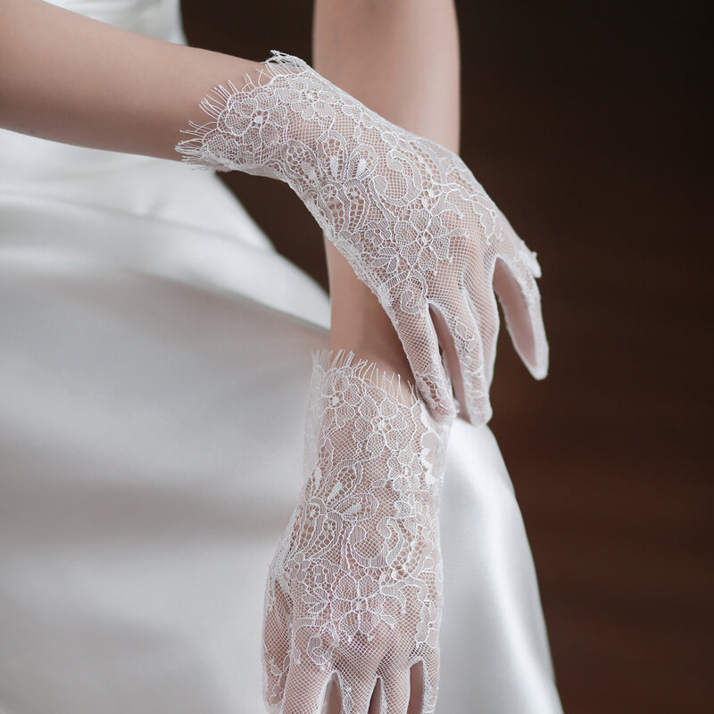 ลูกไม้สั้นสายรัดข้อมือถุงมือเจ้าสาวสำหรับสาวสตรีชุดราตรีถุงมือสีขาวเครื่องประดับเจ้าสาวอุปกรณ์เสริม