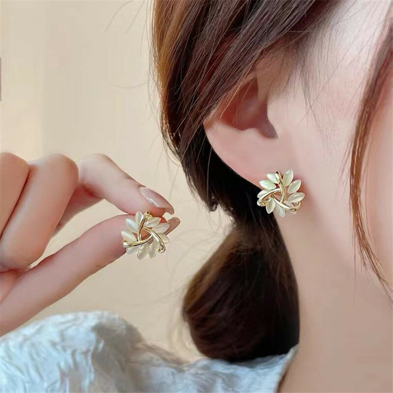 Elegant and Exquisite Opal Petal Circle Stud Earrings For Woman 2020 New Classic Jewelry Luxury Party Girl's Unusual Earrings