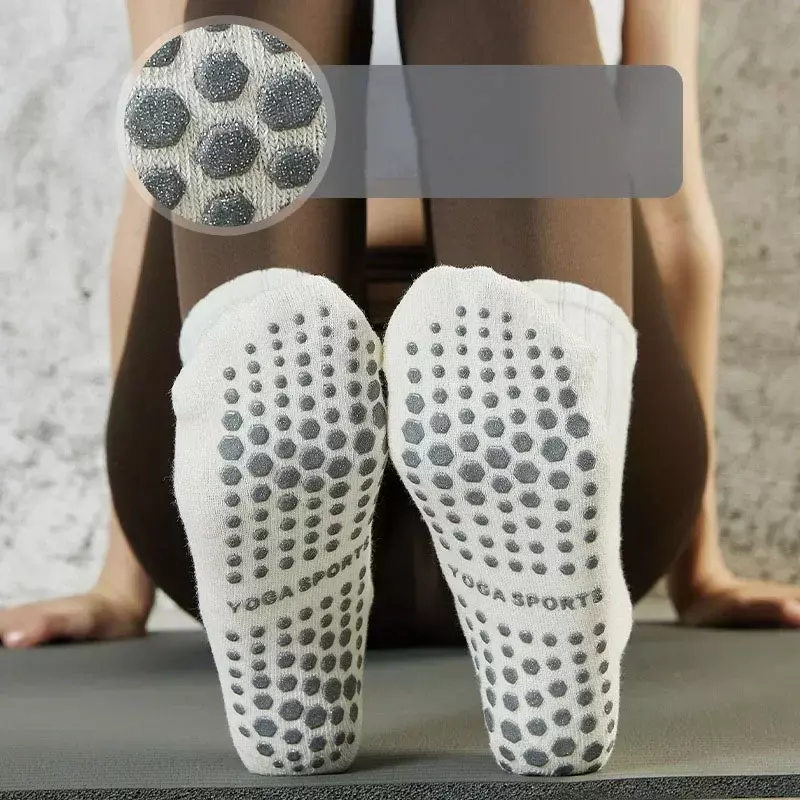 Kaus kaki Yoga tabung panjang baru kaus kaki Pilates olahraga tebal Terry bawah handuk anti licin tempel kaos kaki Yoga tabung panjang