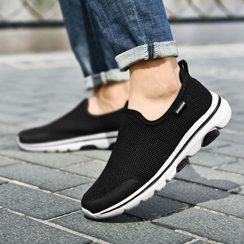 Coppia scarpe Casual 2023 Summer Outdoor Flats Fashion Light Slip on scarpe da passeggio per uomo e donna Sneakers da uomo traspiranti