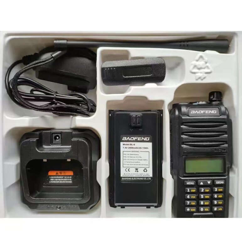 Baofeng BF-A58S Walkie Talkie Tri-Band 136-174/200-260/400-520MHz Radio bidirezionale portatile con caricabatterie eauricolare a batteria