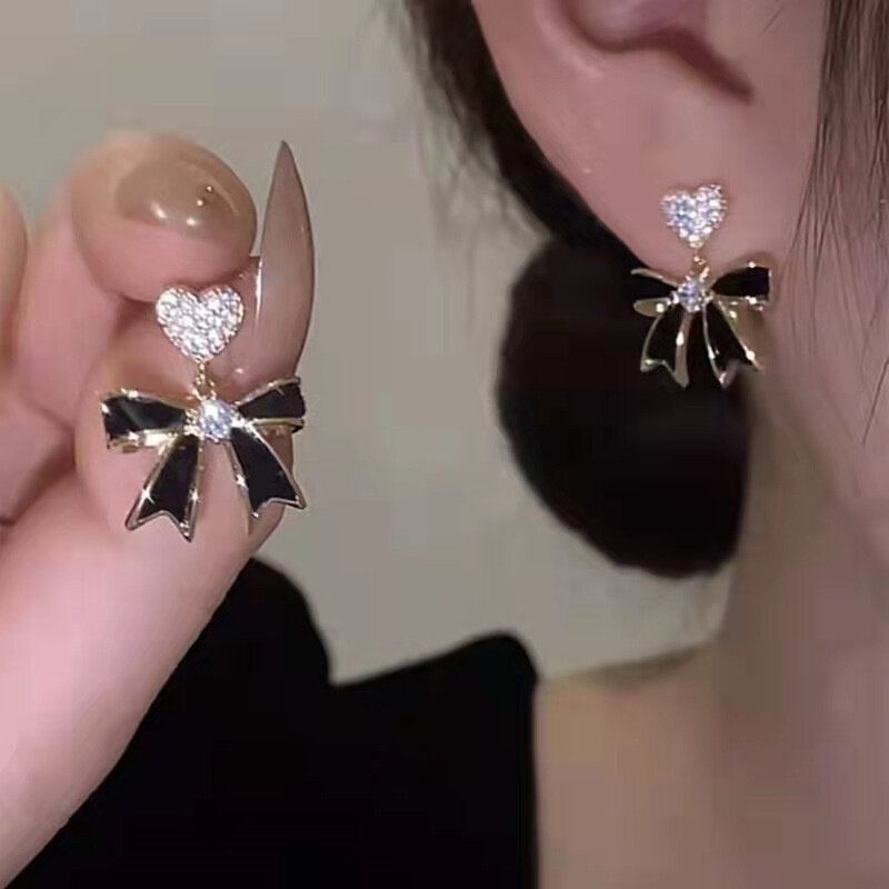 1 Paar Koreaanse Versie Mode Oorbellen Eenvoudige Temperament Strass Vlinder Bloem Parel Oor Nagel Oorbellen Voor Vrouwen Sieraden