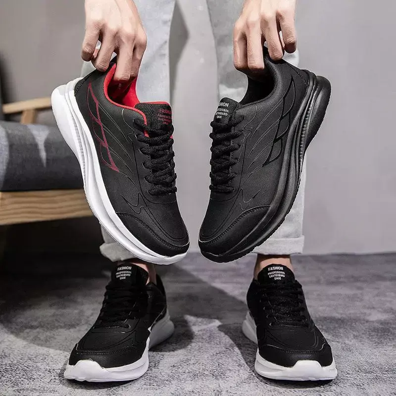 Sepatu kets olahraga untuk pria, sepatu Sneakers olahraga kasual baru musim gugur 2023, sepatu pelindung kerja koki tahan air antiselip warna hitam