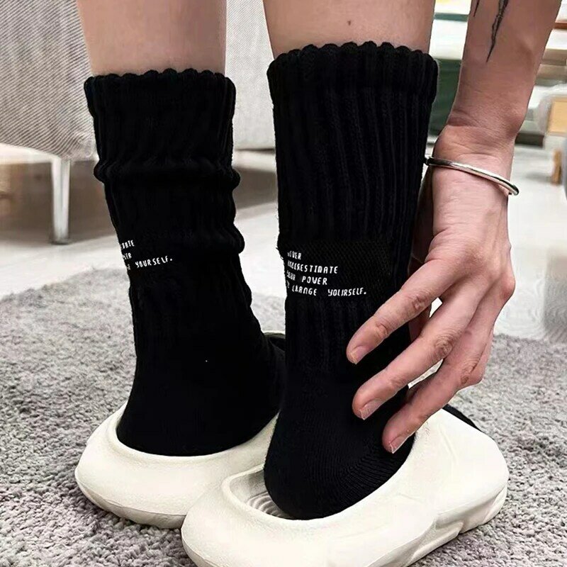 Calcetines de tubo medio Vintage para hombre, medias deportivas con letras de Color sólido, de punto grueso, de algodón, Harajuku, Unisex