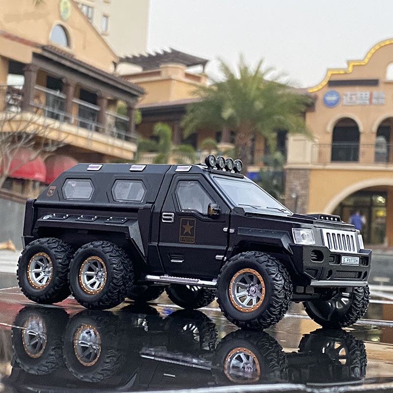 1:24 Jeeps Modified Armored Car Alloy Car Diecasts Metal Toy Off-road Vehicles Car Model Explosion Proof Car Tank Toy Gift