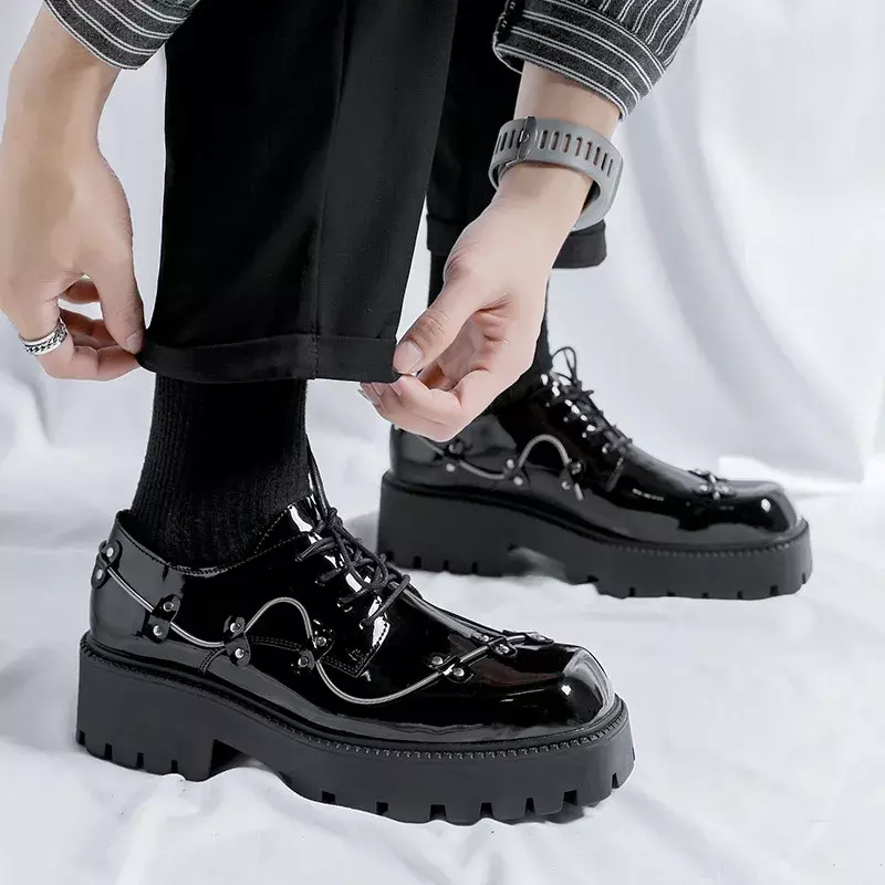 Buty męskie w stylu brytyjskim gruba podeszwa Derby z portretem czarne męskie obuwie skórzane 2024