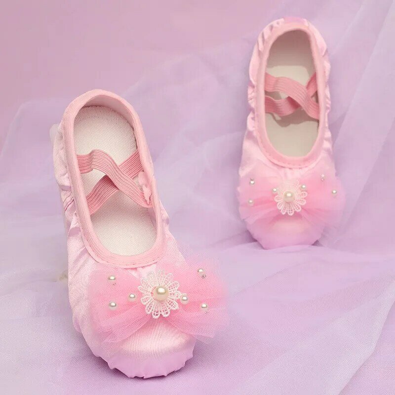 Балетные туфли принцессы с кошачьими крапанами, Мягкая сетчатая обувь для танцев с жемчугом и бантом, Детские Балетные кроссовки для девочек