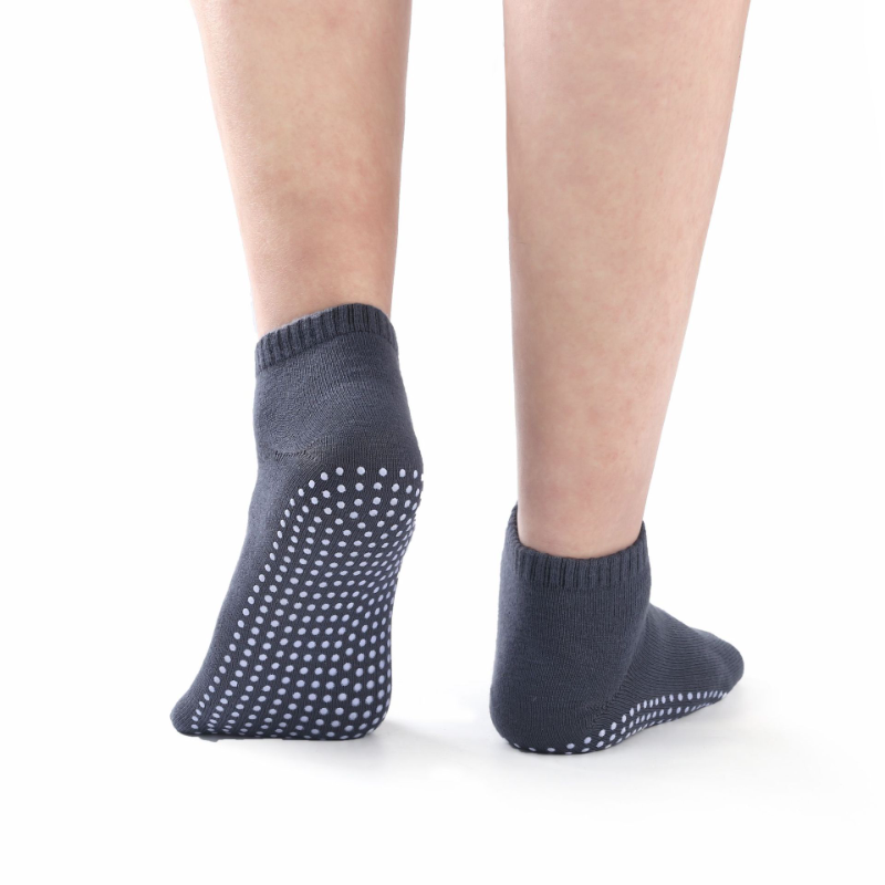 ถุงเท้าถุงเท้ากีฬาผู้ชายเล่นโยคะฟิตเนสผ้าฝ้ายโพลีเอสเตอร์ระบายอากาศทำจากซิลิโคนกันลื่นข้อต่ำ