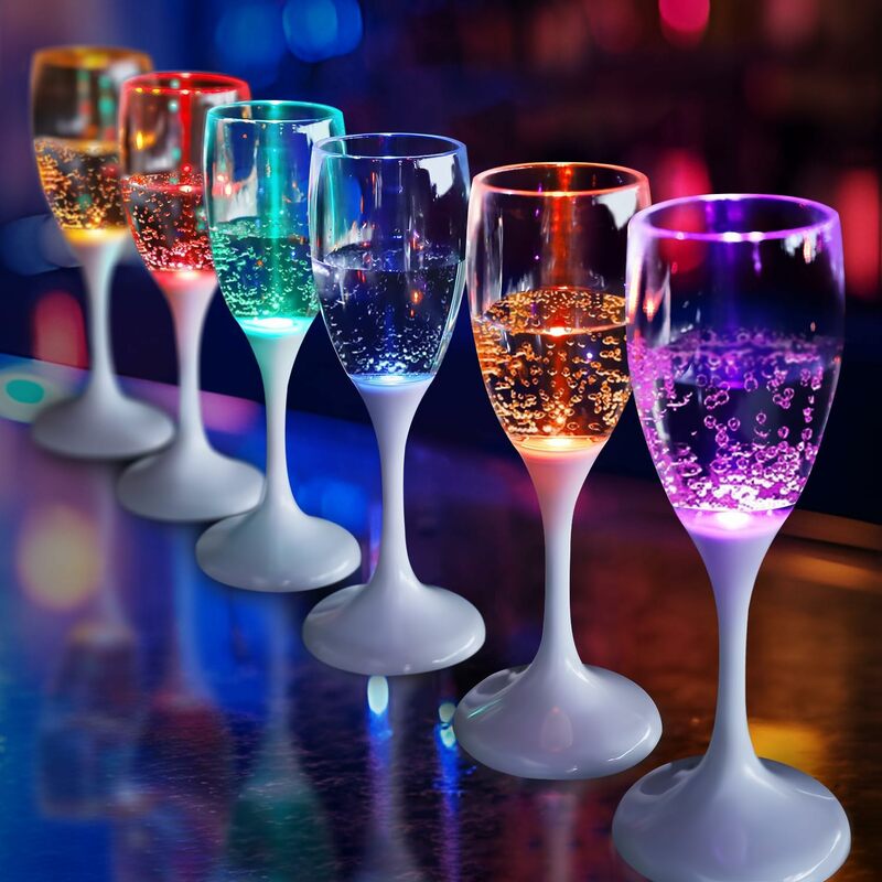 LEDライトアップカップワインシャンパンフルート6パーティーのセット大人、色付きのプラスチック製シャンパンフルートを飲むグラスが輝きます