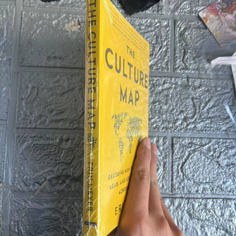 La mappa della cultura di Erin Meyer decodifica come la gente pensa, guida e fa fare le cose libro di Paperback in inglese