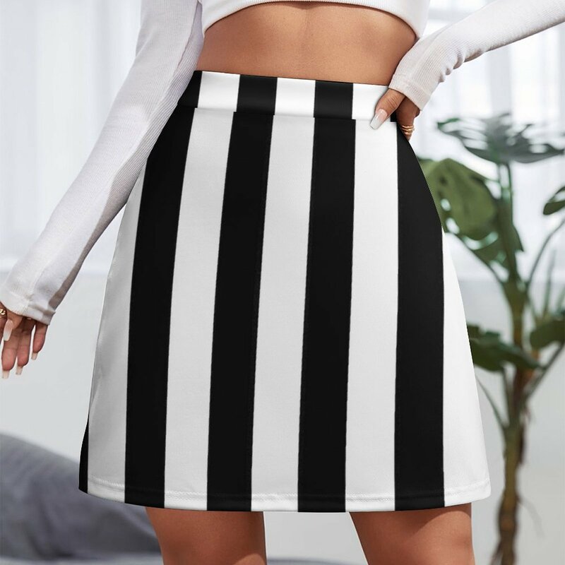 Mini jupe rayée noire et blanche pour femmes, vêtements validés en été, jupes tendance, 2023