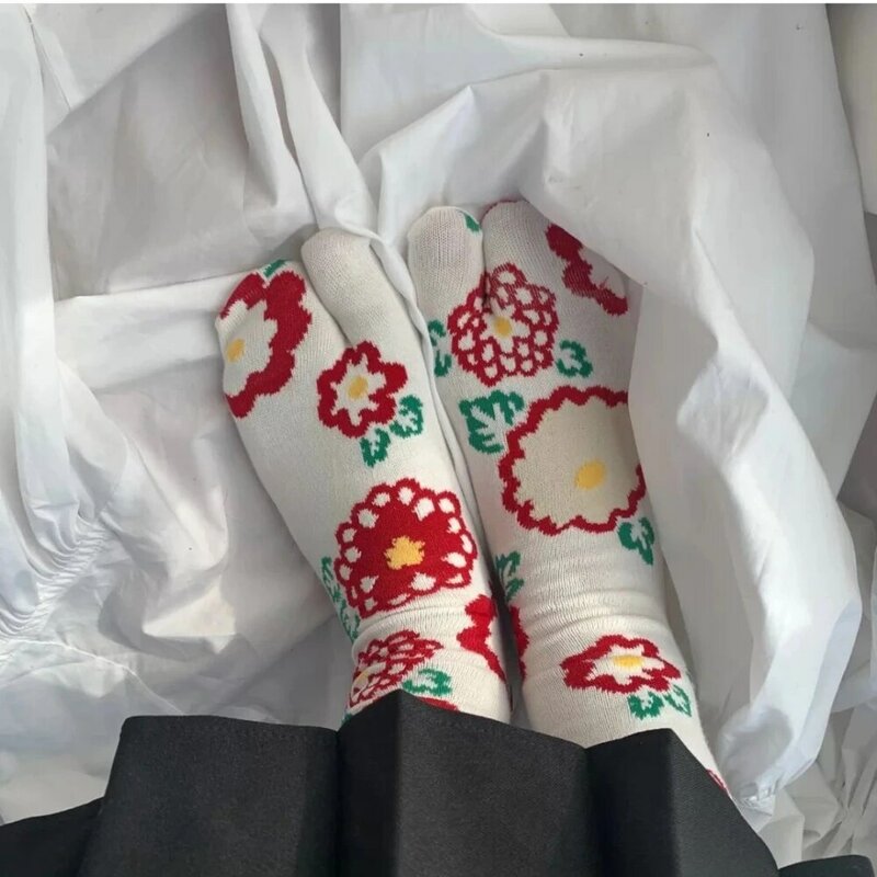 Calcetín japonés Harajuku de algodón peinado Tabi para mujer, medias Jacquard de dos dedos, dibujos animados, gato, flor, geometría, divertido, calcetín con punta dividida