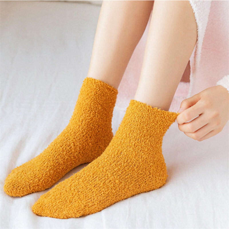 Kaus kaki kasur berbulu lembut wanita, sandal lantai rumah warna polos musim gugur dan dingin hangat tebal untuk wanita