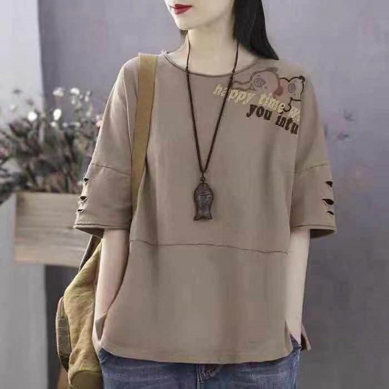 Modna koszulka z okrągłym dekoltem i z nadrukowanym napisem z wycięciami z motywem i dziurami damska odzież 2024 lato nowa luźna topy w koreańskim stylu koszulka Casual koszula