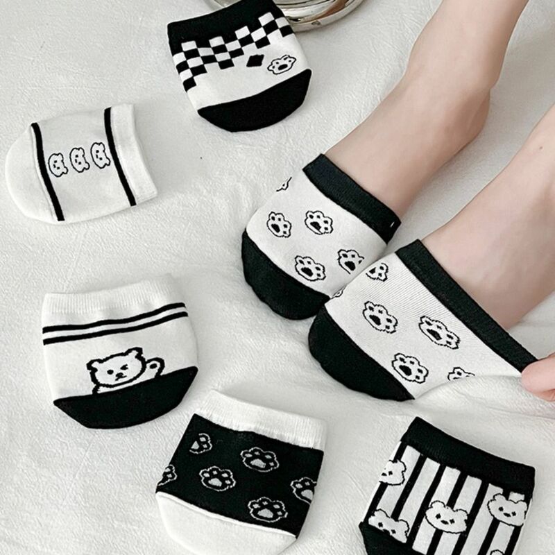 Calcetines cortos sencillos Kawaii para mujer, medias invisibles de algodón con estampado de oso de dibujos animados, medias para el cuidado de los pies
