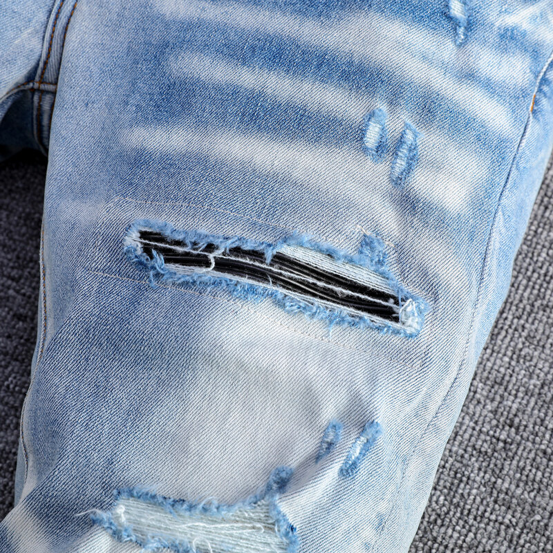 Streetwear modne dżinsy męskie światło Retro niebieski Stretch chudy krój porwane jeansy męskie skórzane markowe spodnie Hip Hop