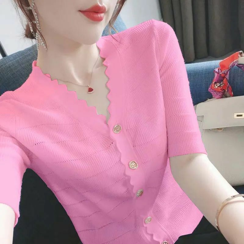 เสื้อถักคอวีแฟชั่นสีทึบมีกระดุมเสื้อผ้าผู้หญิงฤดูร้อน2024เสื้อทรงหลวมสไตล์เกาหลีเสื้อเบลาส์เดินทาง