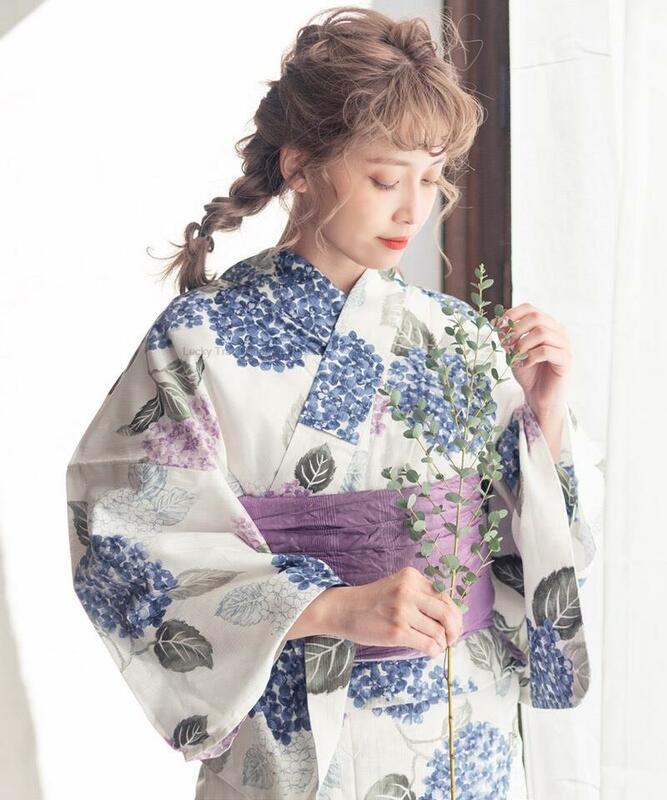 رداء كيمونو نسائي ياباني مطبوع عليه زهور كيمونو ياباني للصور للسفر كيمونو جابوني نسائي تقليدي