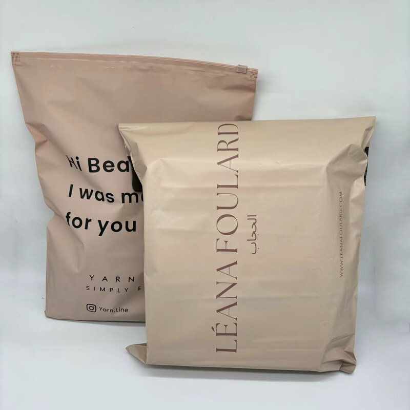 100 pz personalizzato basso MOQ sacchetti postali di alta qualità nero opaco logo sacchetto di spedizione abbigliamento poly mailing package