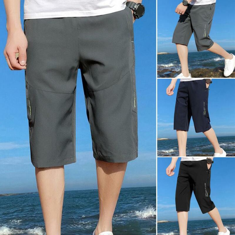 Cintura elástica masculina cortada calças com bolsos de zíper, calças suaves e respiráveis de meia panturrilha, cor sólida