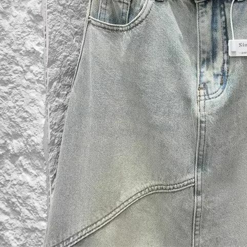 Saia jeans de forma pequena feminina emendada, borda quebrada da rebarba, design fino, primavera e verão, novo, 2024