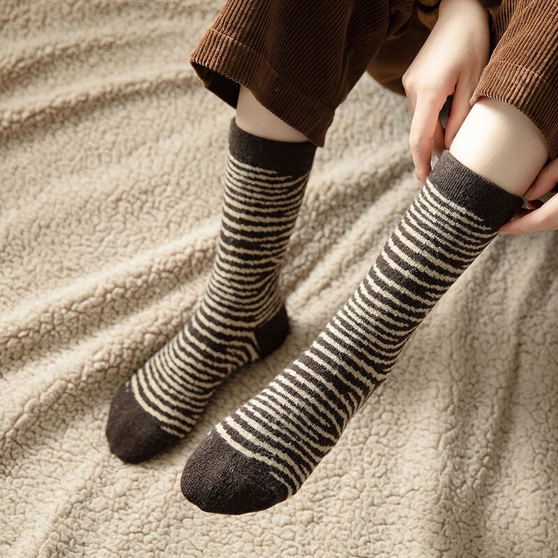 Kaus kaki wol bergaris tebal kualitas tinggi untuk wanita kaus kaki hangat Fashion musim dingin kaus kaki hangat Retro wol bot kaus kaki hadiah Natal 2023