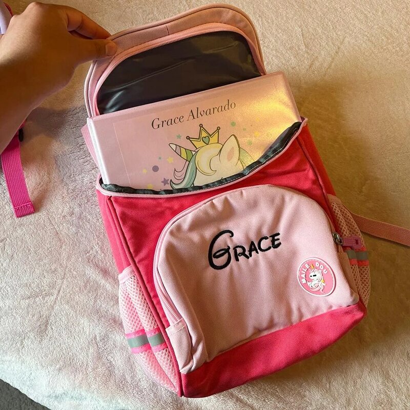 Cartoon niedlichen Dinosaurier Einhorn Rucksack benutzer definierte bestickte Kindergarten Jungen Mädchen leichten Rucksack personal isiert jeden Namen