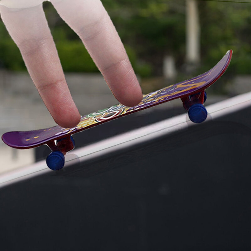 Finger Skateboard Multi-Colored Finger Scooterkateboard Toys giocattoli per bambini Finger Training Toy Skateboard accessori