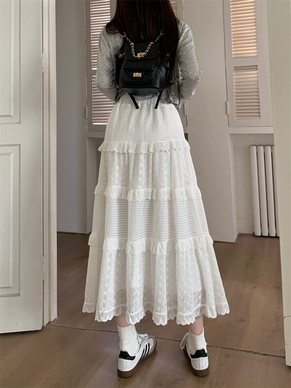 2024 wiosna nowa biała pół spódniczka wysoka talia spódnica z tortem w kształcie linii koronkowa, łączona haczyk z kwiatem długa spódnica dla kobiet