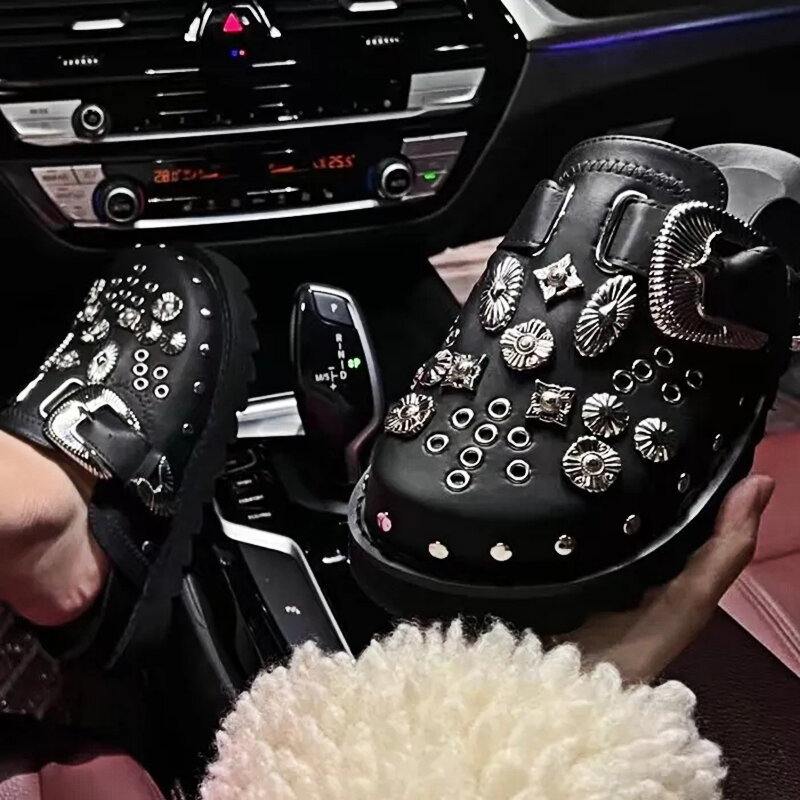 Pantofole da donna estive rivetti con plateau muli in pelle Punk Rock raccordi in metallo creativi scarpe da festa Casual scivoli da esterno femminili