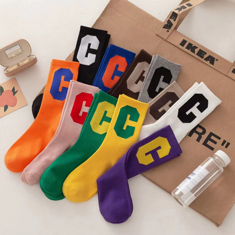 Heißer Verkauf Herbst Winter koreanische bunte große c Brief Sport Crew Socken Baumwolle atmungsaktive Mode Männer Frauen Hip Pop Street Socken
